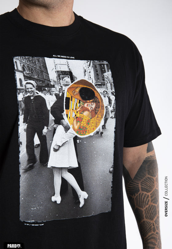 THE KISS  - VJ DAY